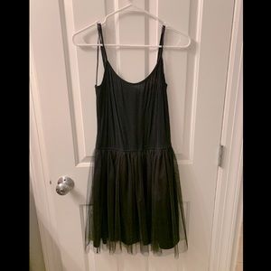 Medium black dress with spaghetti straps and tulle skirt